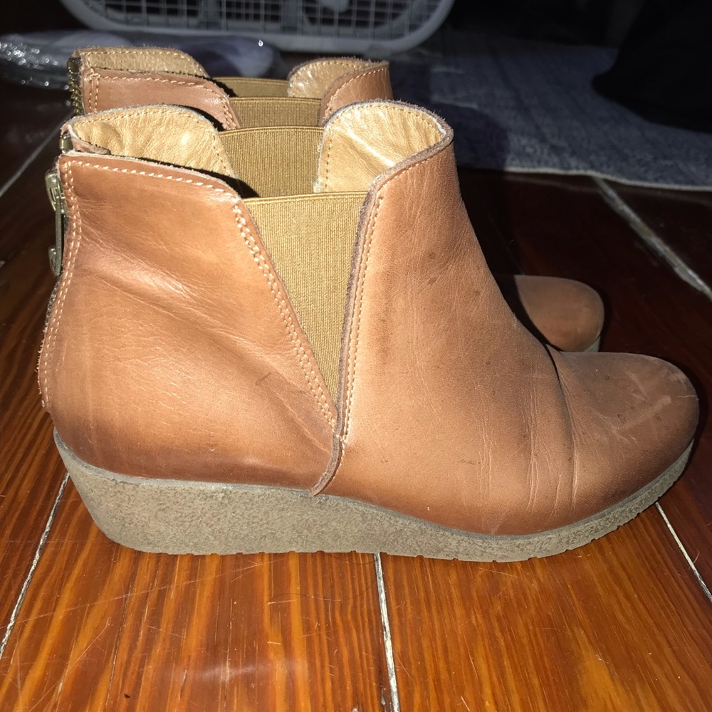 Etery tan booties